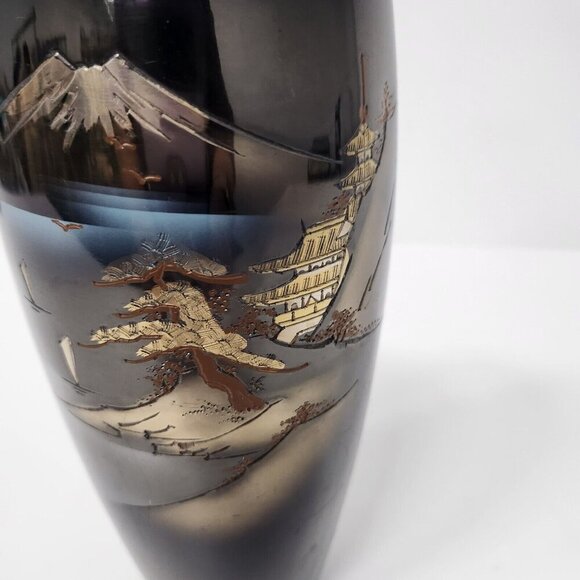 Vintage Japanese Valley Mountain Pattern Metal Etched Gilt & Silver Patina Vase - Picture 4 of 8